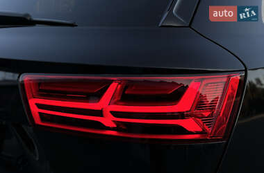 Внедорожник / Кроссовер Audi Q7 2016 в 