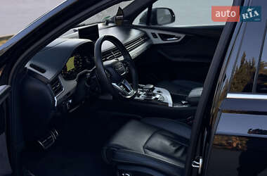Внедорожник / Кроссовер Audi Q7 2016 в 