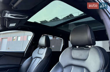 Внедорожник / Кроссовер Audi Q7 2016 в 
