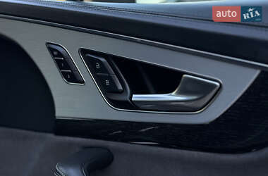 Внедорожник / Кроссовер Audi Q7 2016 в 