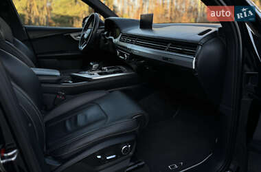 Внедорожник / Кроссовер Audi Q7 2016 в 