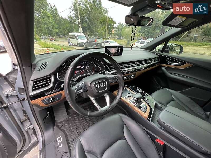 Позашляховик / Кросовер Audi Q7 2016 в Києві