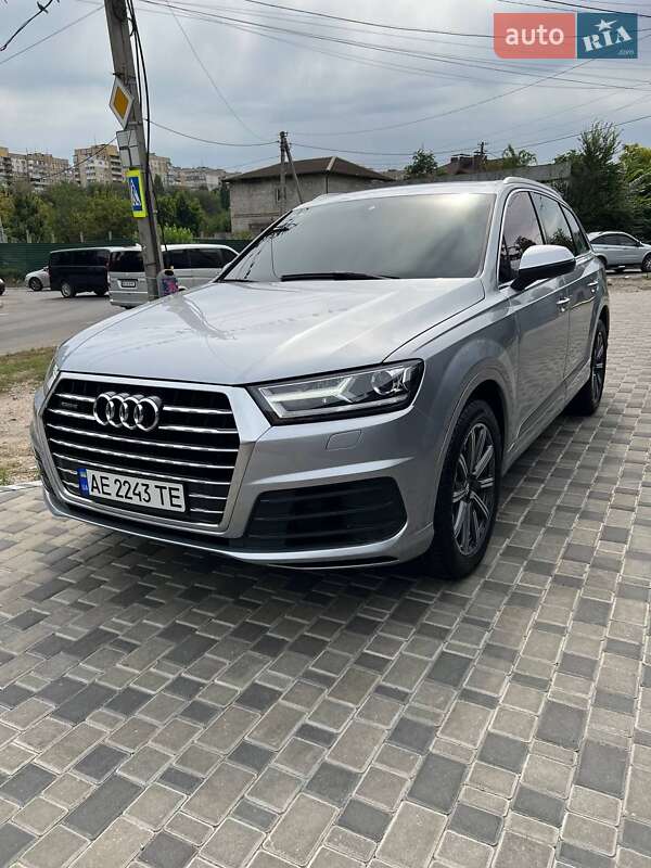 Позашляховик / Кросовер Audi Q7 2016 в Києві