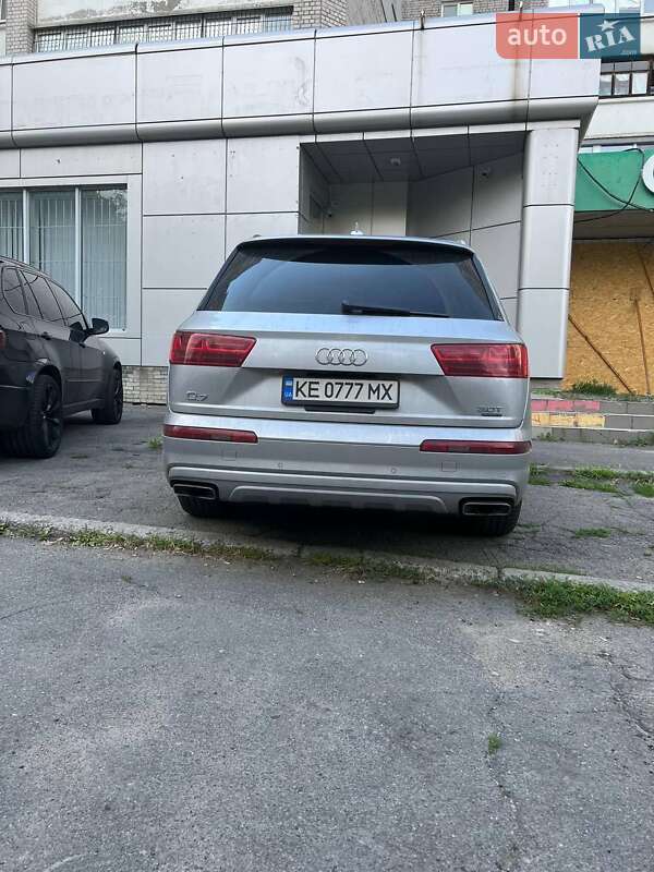 Позашляховик / Кросовер Audi Q7 2016 в Києві