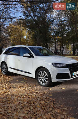 Внедорожник / Кроссовер Audi Q7 2018 в 