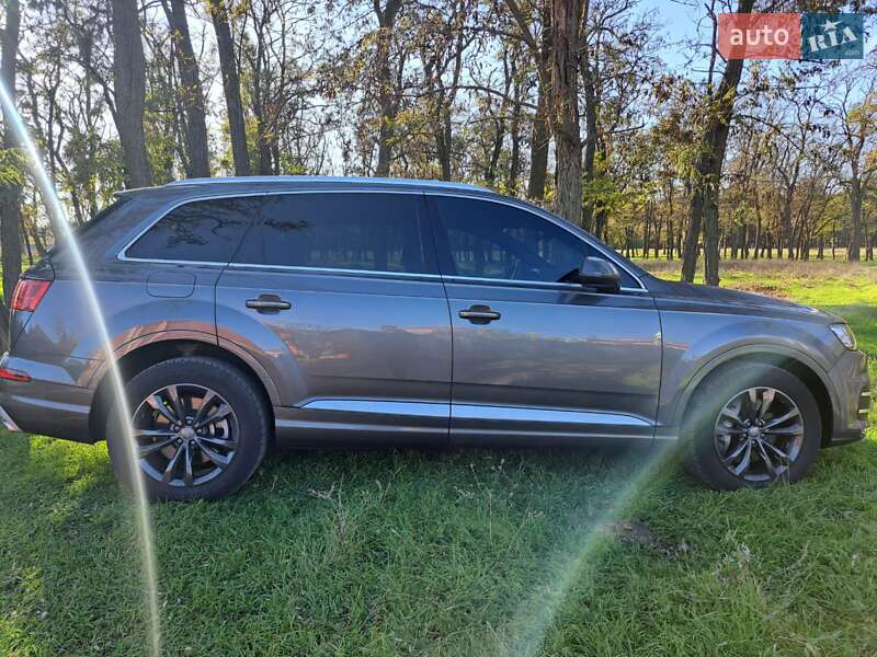Позашляховик / Кросовер Audi Q7 2018 в Миколаєві
