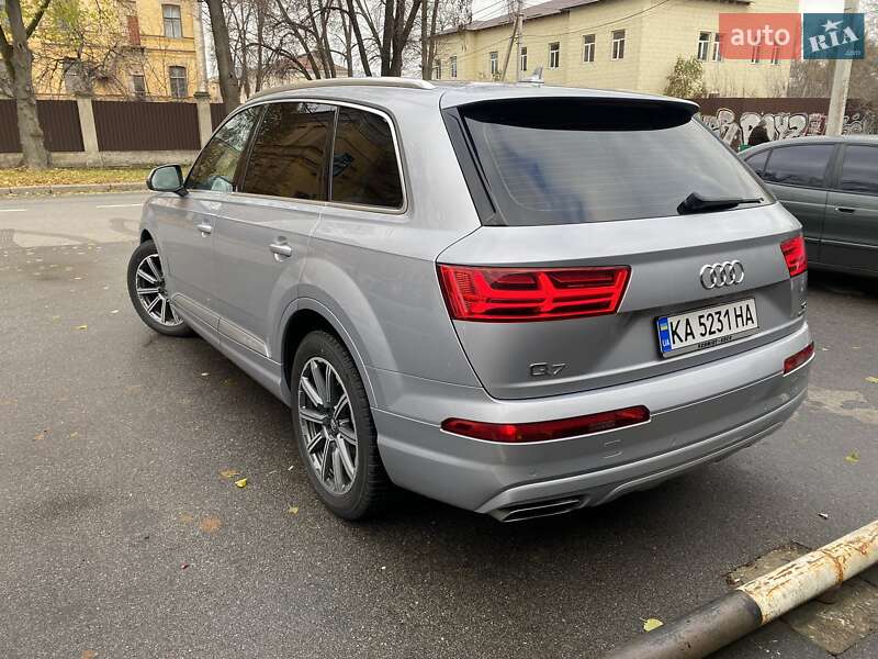 Позашляховик / Кросовер Audi Q7 2015 в Чернігові