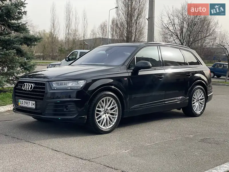 Внедорожник / Кроссовер Audi Q7 2016 в 