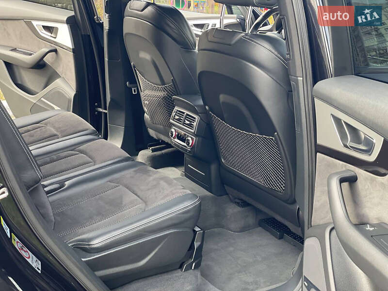 Позашляховик / Кросовер Audi Q7 2016 в Києві