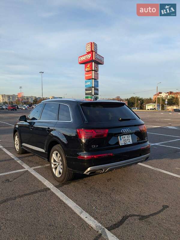 Позашляховик / Кросовер Audi Q7 2018 в Рівному