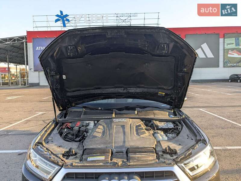 Позашляховик / Кросовер Audi Q7 2018 в Рівному