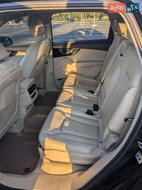 Позашляховик / Кросовер Audi Q7 2018 в Рівному
