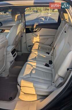Внедорожник / Кроссовер Audi Q7 2018 в 
