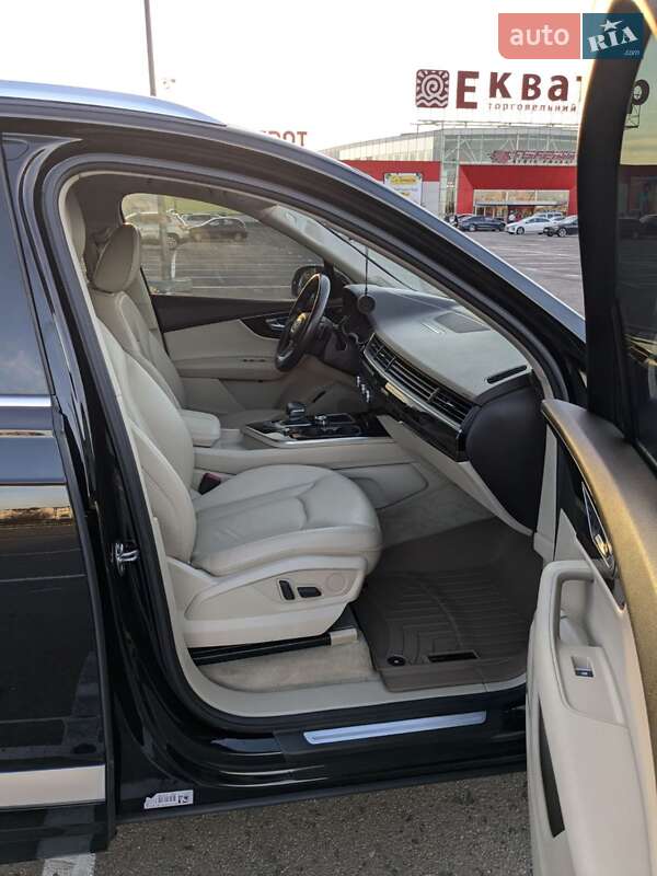 Позашляховик / Кросовер Audi Q7 2018 в Рівному