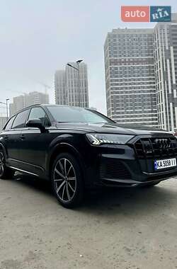 Позашляховик / Кросовер Audi Q7 2020 в Києві