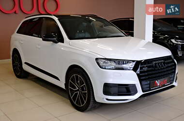 Внедорожник / Кроссовер Audi Q7 2018 в 