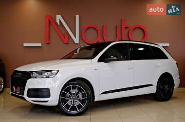 Внедорожник / Кроссовер Audi Q7 2018 в 