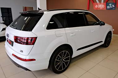 Внедорожник / Кроссовер Audi Q7 2018 в 