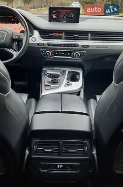 Внедорожник / Кроссовер Audi Q7 2016 в 