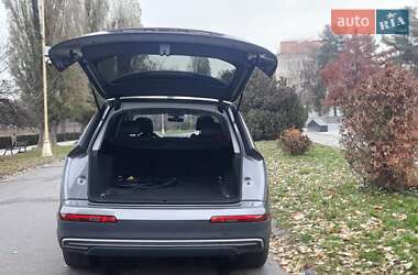 Внедорожник / Кроссовер Audi Q7 2016 в 