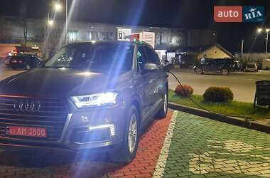 Внедорожник / Кроссовер Audi Q7 2016 в 