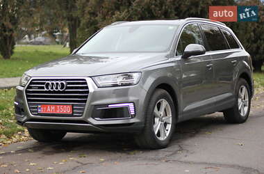 Внедорожник / Кроссовер Audi Q7 2016 в 