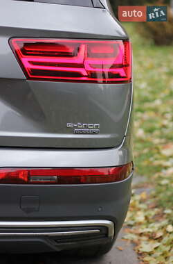 Внедорожник / Кроссовер Audi Q7 2016 в 