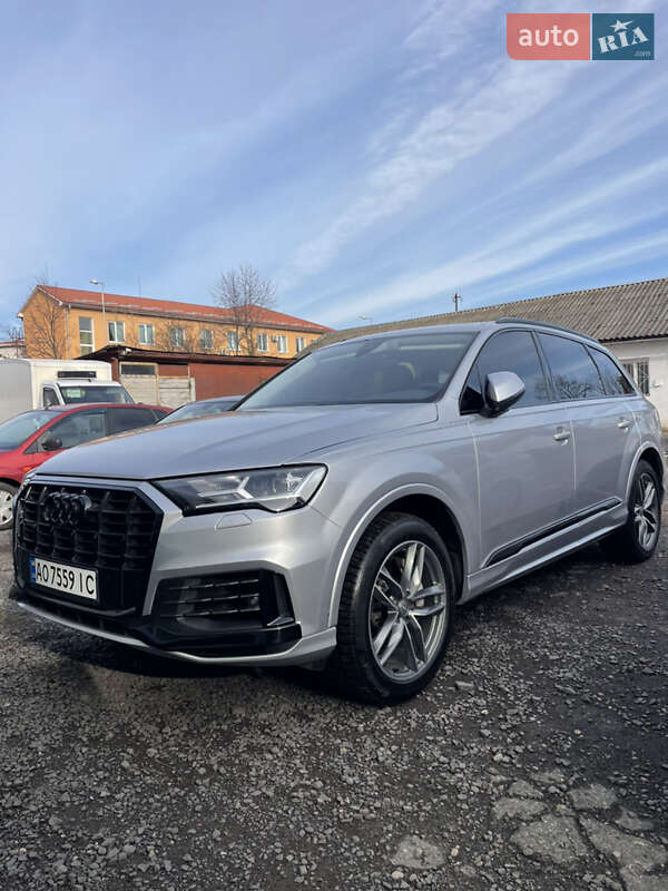 Позашляховик / Кросовер Audi Q7 2019 в Ужгороді