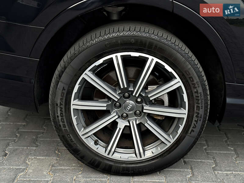 Позашляховик / Кросовер Audi Q7 2019 в Чернівцях