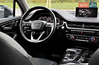 Позашляховик / Кросовер Audi Q7 2019 в 