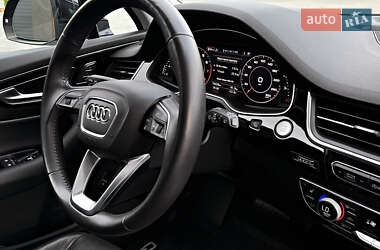Позашляховик / Кросовер Audi Q7 2019 в 