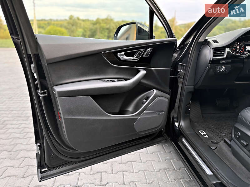 Позашляховик / Кросовер Audi Q7 2019 в Чернівцях