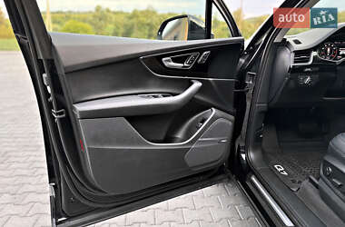 Позашляховик / Кросовер Audi Q7 2019 в 