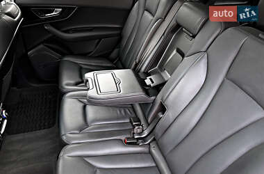 Позашляховик / Кросовер Audi Q7 2019 в 