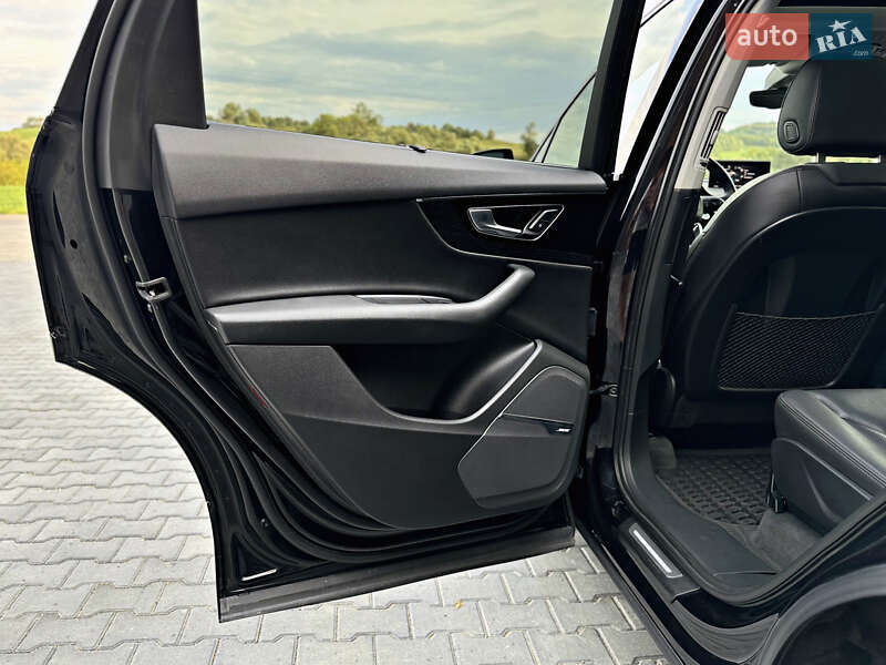 Позашляховик / Кросовер Audi Q7 2019 в Чернівцях
