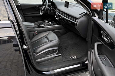 Позашляховик / Кросовер Audi Q7 2019 в 