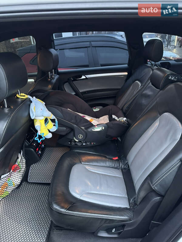 Внедорожник / Кроссовер Audi Q7 2011 в Черновцах