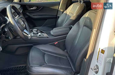 Внедорожник / Кроссовер Audi Q7 2016 в 