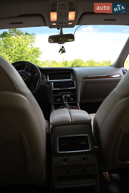 Позашляховик / Кросовер Audi Q7 2015 в Лозовій