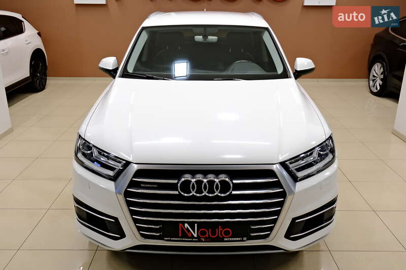 Позашляховик / Кросовер Audi Q7 2016 в 