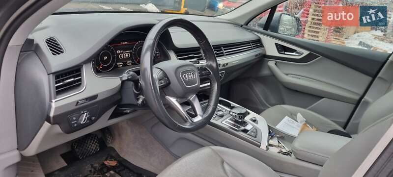 Внедорожник / Кроссовер Audi Q7 2016 в Киеве