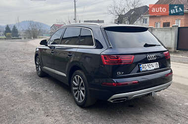 Внедорожник / Кроссовер Audi Q7 2016 в 