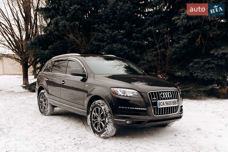 Внедорожник / Кроссовер Audi Q7 2015 в 