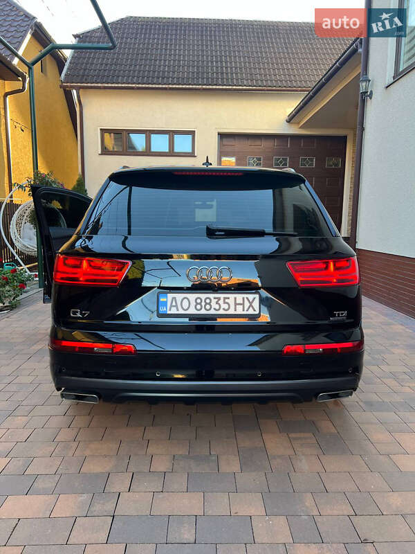 Позашляховик / Кросовер Audi Q7 2017 в Іршаві