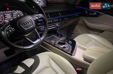 Внедорожник / Кроссовер Audi Q7 2016 в 
