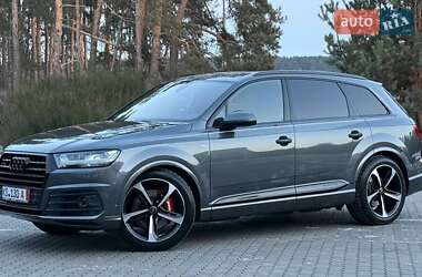 Позашляховик / Кросовер Audi Q7 2017 в Рівному