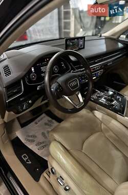 Внедорожник / Кроссовер Audi Q7 2018 в 