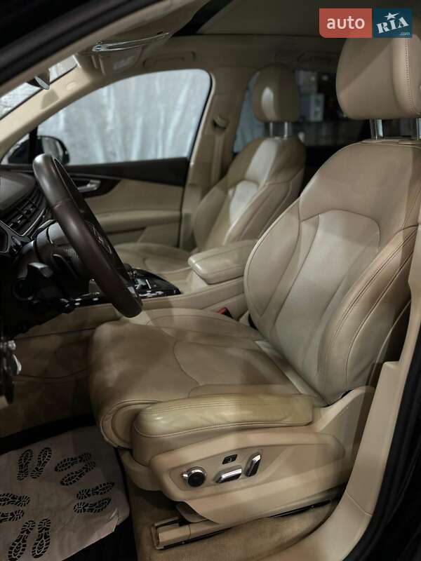 Позашляховик / Кросовер Audi Q7 2018 в Луцьку