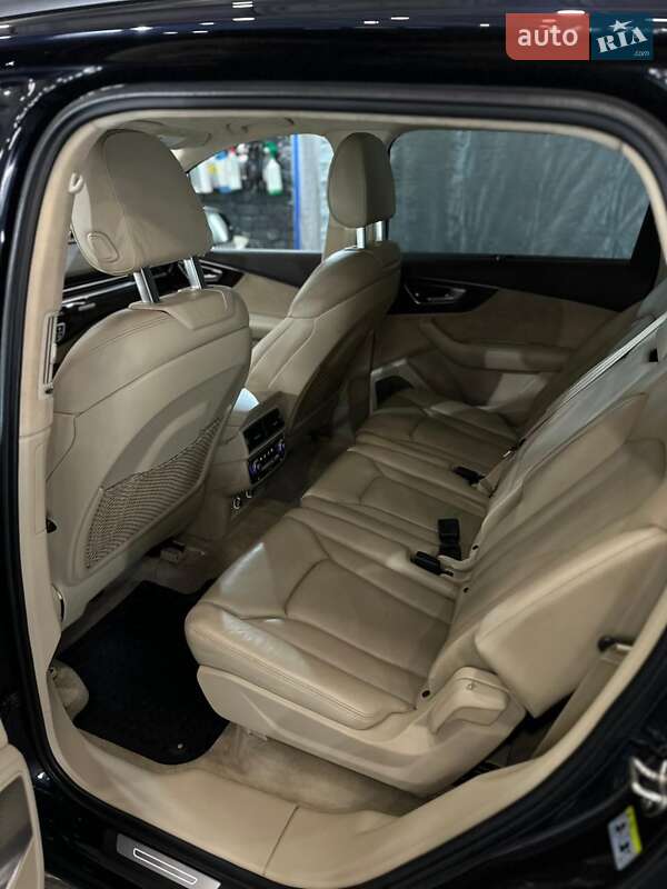 Позашляховик / Кросовер Audi Q7 2018 в Луцьку