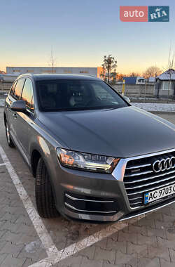 Позашляховик / Кросовер Audi Q7 2016 в Луцьку